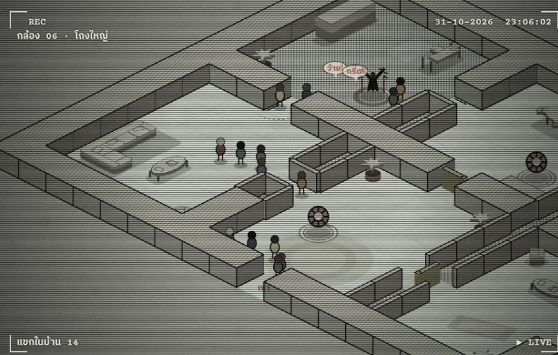 ผู้เข้าชมเดินผ่านตุ๊กตาผีและผีกระโดดหลอกในมุมกล้องวงจรปิดของ Haunted House Designer